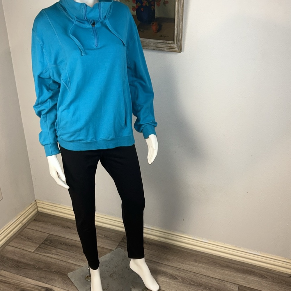 4 piece set Fabletics 1 Kingston pullover sweatshirt & 3 athletic solar leggings